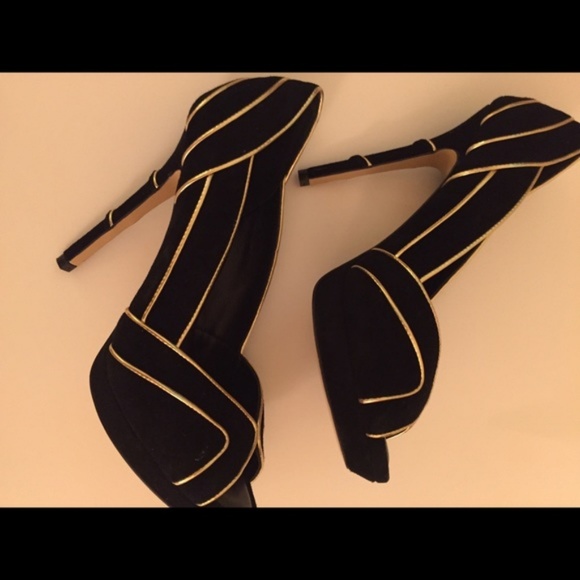 BCBG gold and black open toe stilettos - Picture 3 of 3